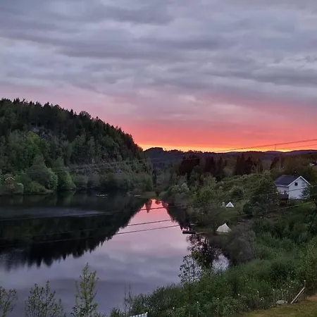 Glamping On Idyllic Lake, Paddle Boards & Rowboat *