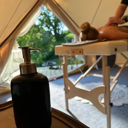 Lüks kamp alanı Glamping On Idyllic Lake, Paddle Boards & Rowboat *