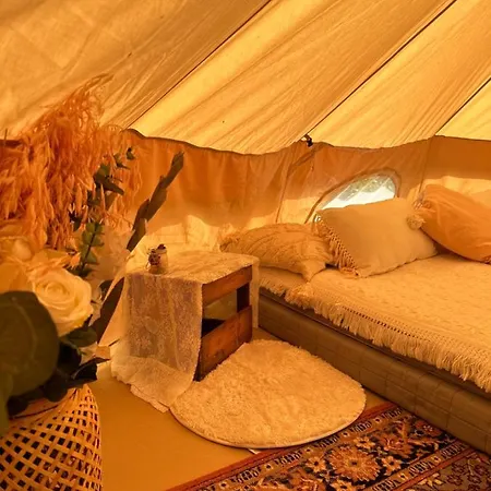 Glamping On Idyllic Lake, Paddle Boards & Rowboat Lüks kamp alanı