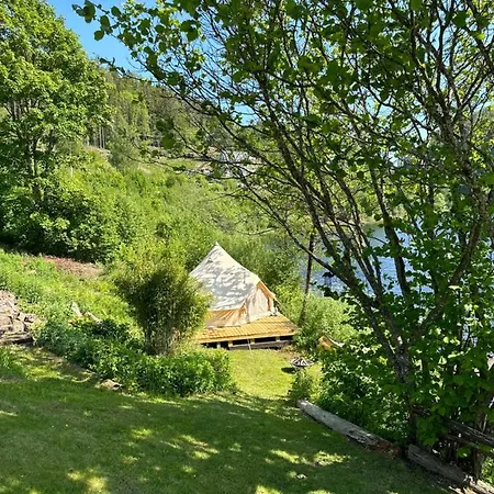 Glamping On Idyllic Lake, Paddle Boards & Rowboat 포르스그룬