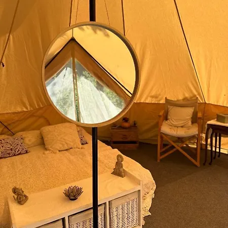 Glamping On Idyllic Lake, Paddle Boards & Rowboat Lüks kamp alanı