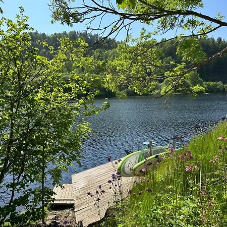 Lüks kamp alanı Glamping On Idyllic Lake, Paddle Boards & Rowboat *
