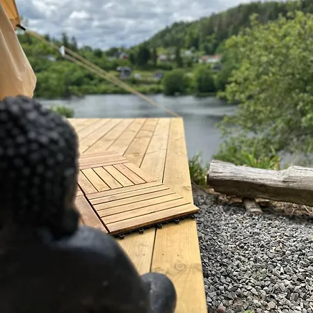Lüks kamp alanı Glamping On Idyllic Lake, Paddle Boards & Rowboat *