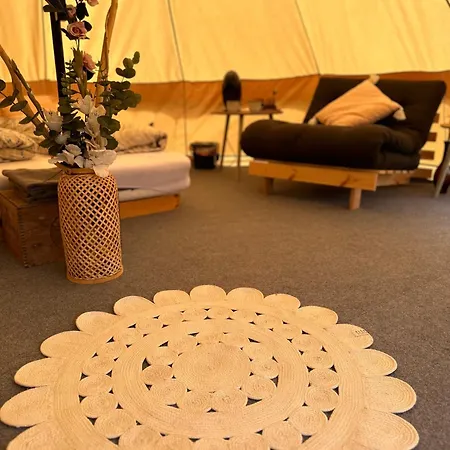 Lüks kamp alanı Glamping On Idyllic Lake, Paddle Boards & Rowboat *