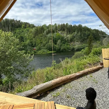 Glamping On Idyllic Lake, Paddle Boards & Rowboat Lyxtält *