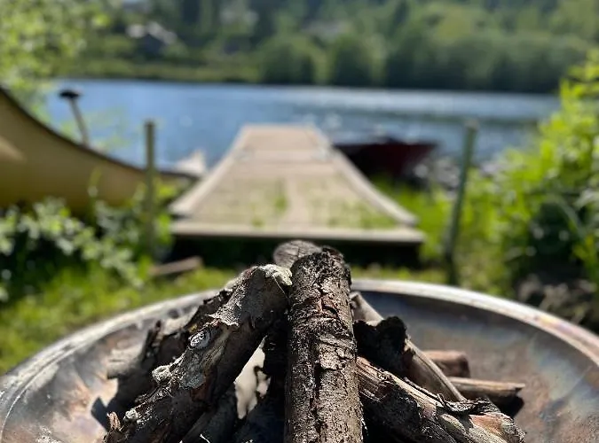 Glamping On Idyllic Lake, Paddle Boards & Rowboat Lyxtält *