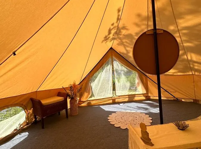 Glamping On Idyllic Lake, Paddle Boards & Rowboat Lyxtält *