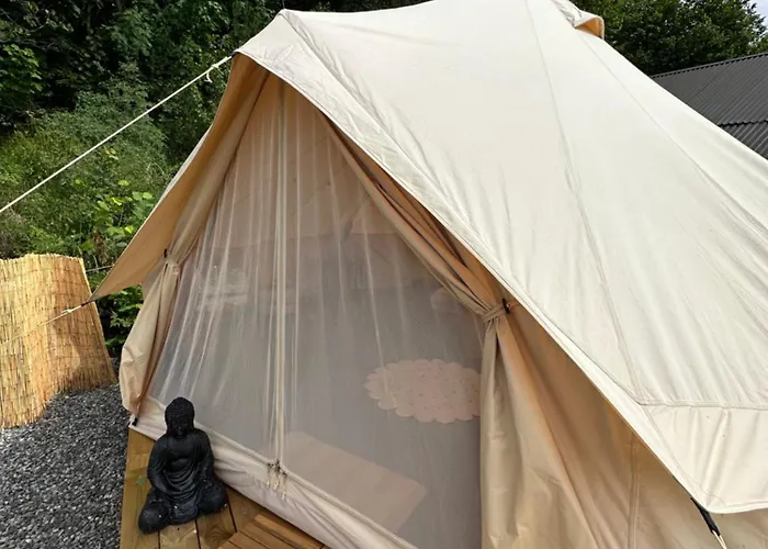 Glamping On Idyllic Lake, Paddle Boards & Rowboat *