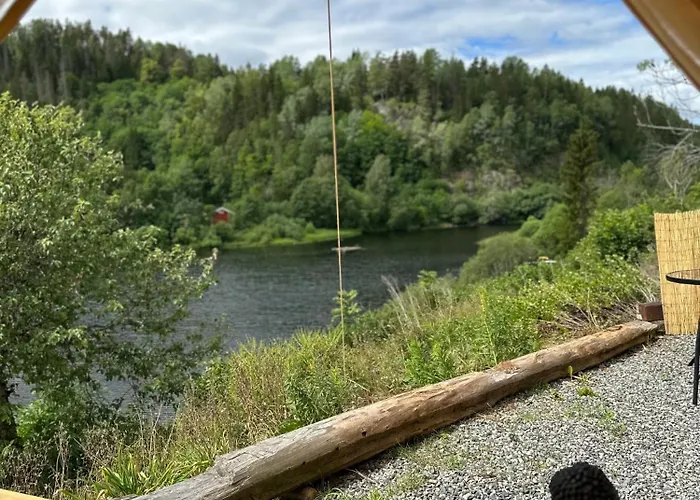 Glamping On Idyllic Lake, Paddle Boards & Rowboat Lyxtält *