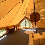Glamping On Idyllic Lake, Paddle Boards & Rowboat Lüks kamp alanı *