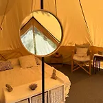 Glamping On Idyllic Lake, Paddle Boards & Rowboat Lüks kamp alanı