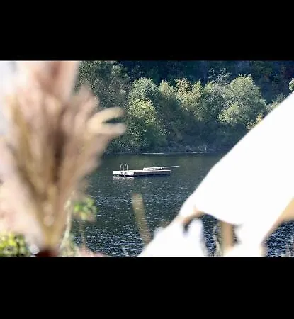 Glamping On Idyllic Lake, Paddle Boards & Rowboat ラグジュアリーテント ポールスグルン