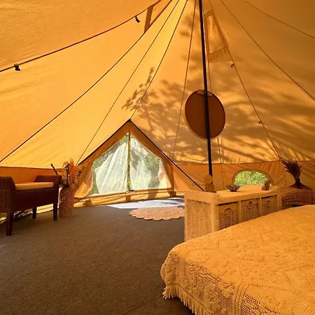 Glamping On Idyllic Lake, Paddle Boards & Rowboat ラグジュアリーテント ポールスグルン