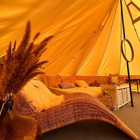 Glamping On Idyllic Lake, Paddle Boards & Rowboat ラグジュアリーテント ポールスグルン