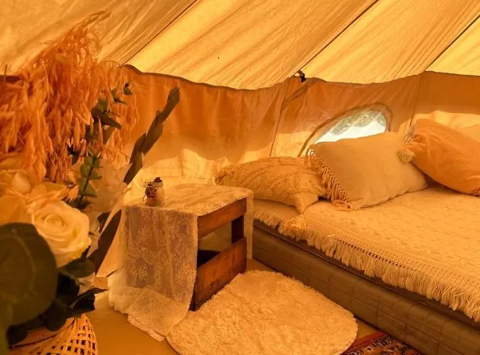 Glamping On Idyllic Lake, Paddle Boards & Rowboat Luxury tent