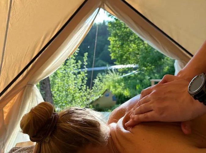 Glamping On Idyllic Lake, Paddle Boards & Rowboat