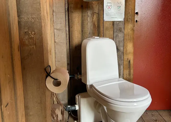 Glamping On Idyllic Lake, Paddle Boards & Rowboat Luxury tent *